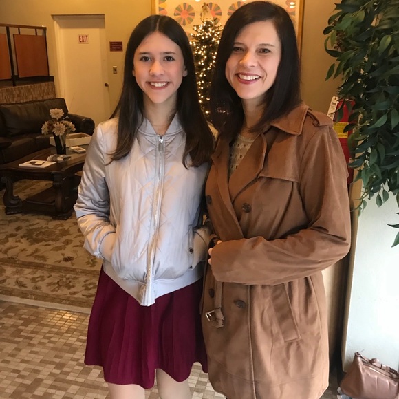 Meet your Poshers: Janet, Karen & Ariana - Picture 2 of 2